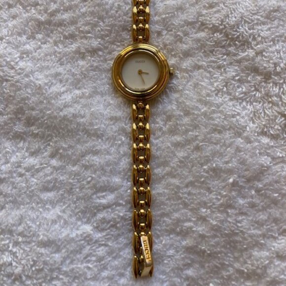 Gucci 1100 Series Watch - Picture 1 of 3